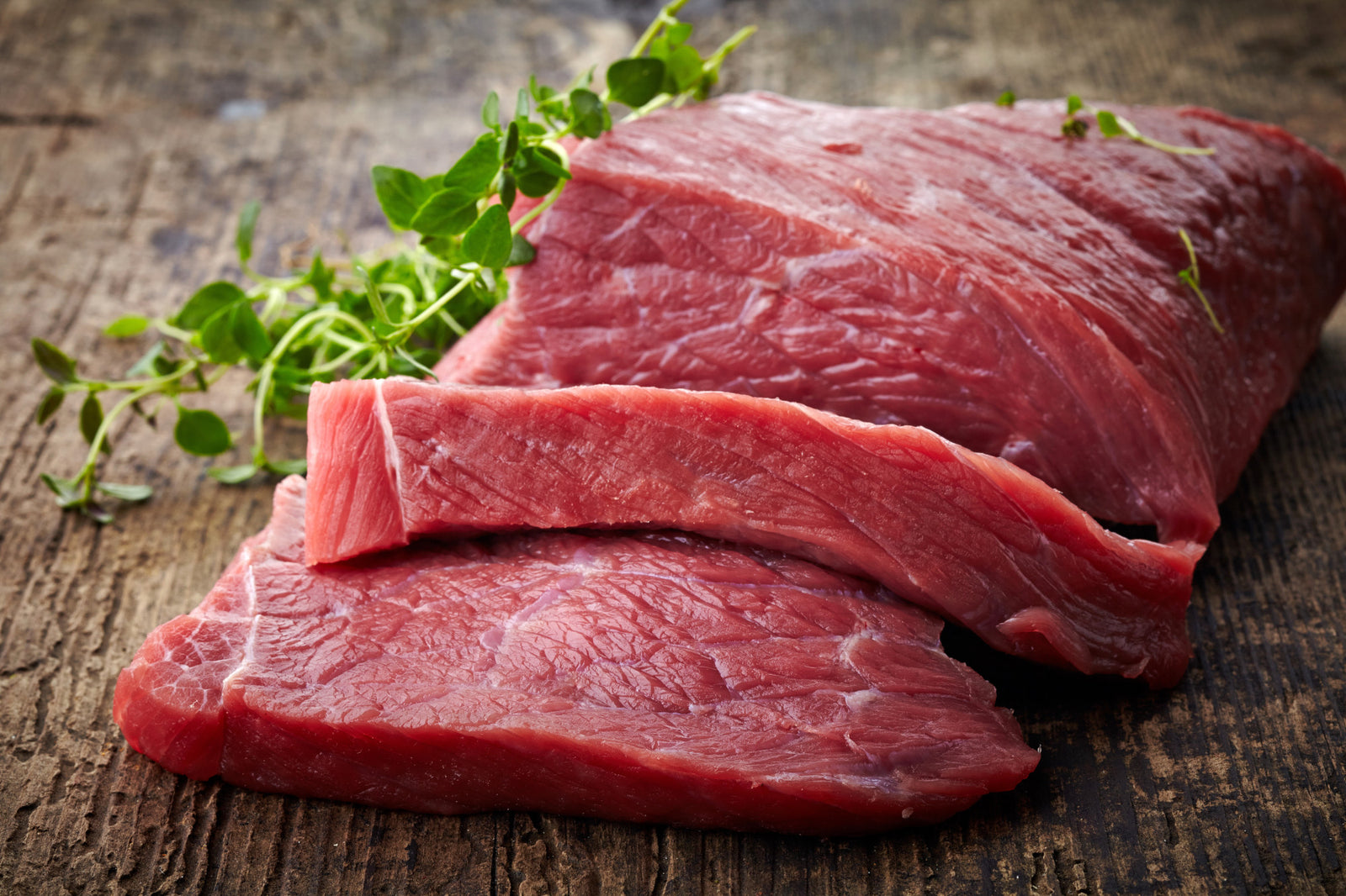 https://www.americanostrichfarms.com/cdn/shop/articles/fresh-raw-meat_1600x.jpg?v=1618577157